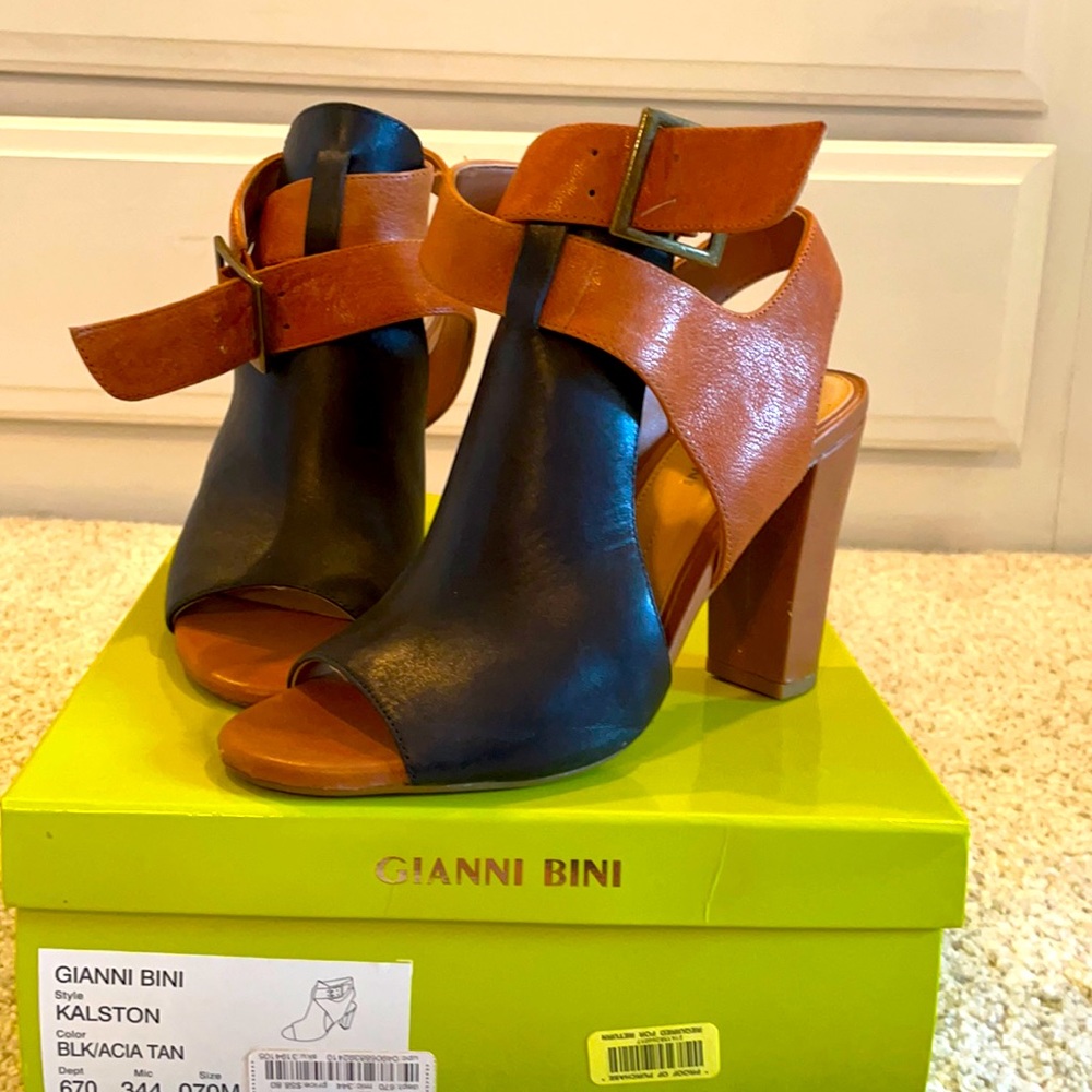 Gianni Bini wrap bootie. Kalston style. Used in good condition
